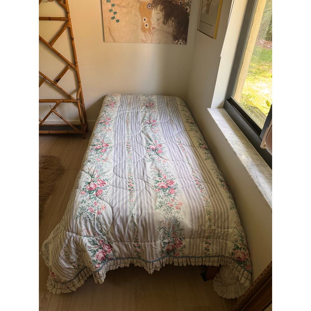Vintage 80's Reversible Floral Comforter Eyelet Lace Ruffle Bedspread